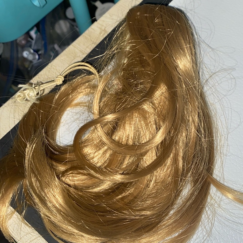 Brand new ponytail clip on